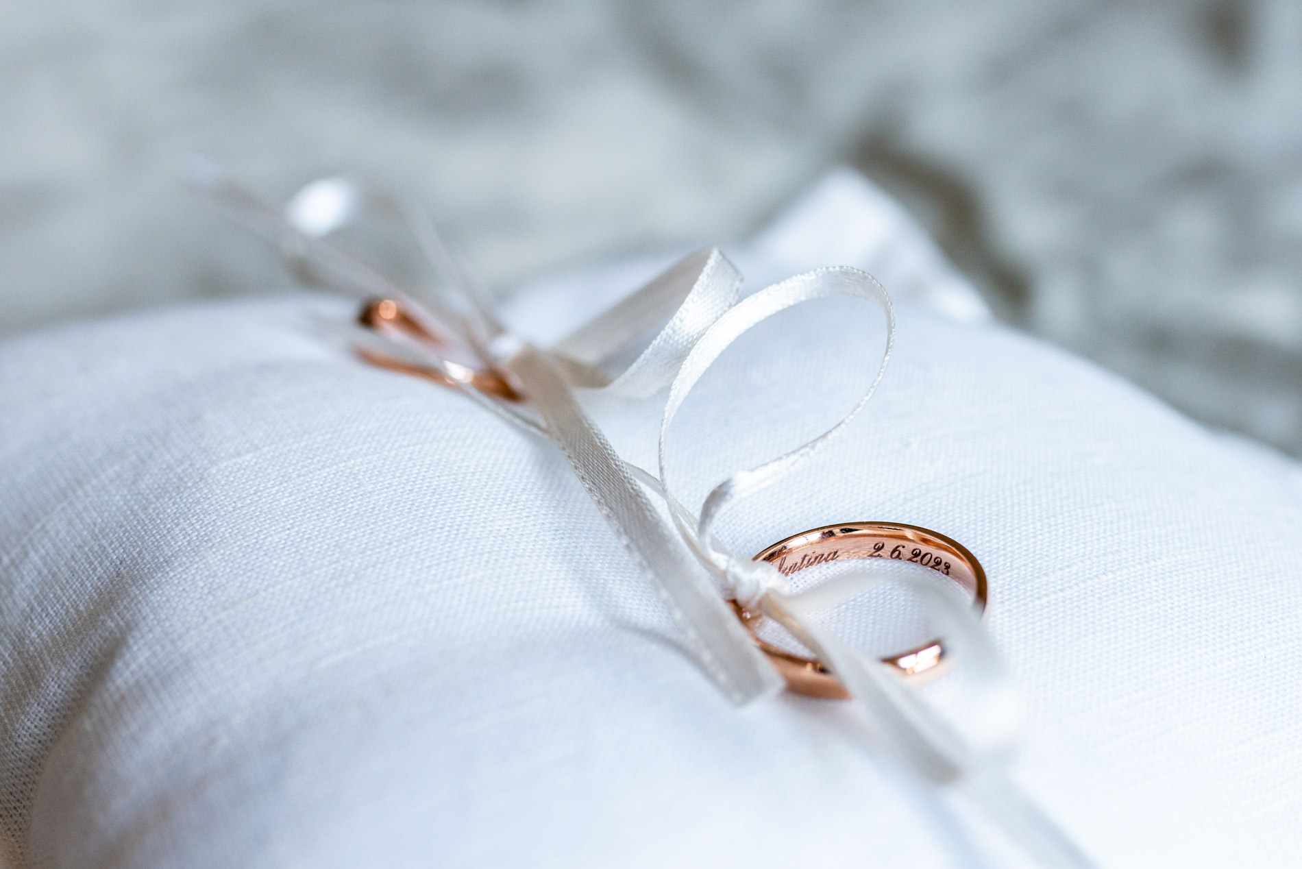 Particolare di fede nuziale