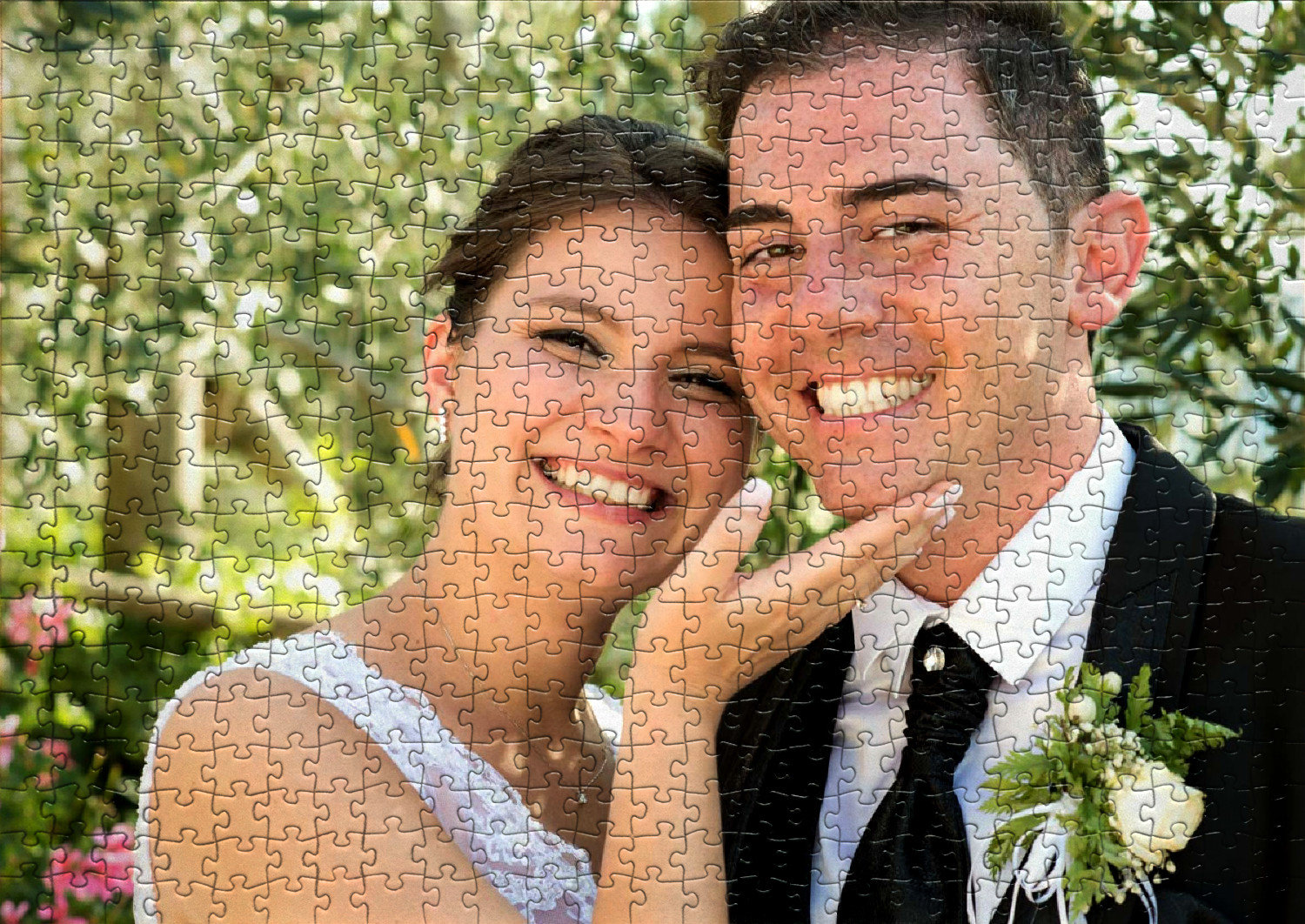 Foto di sposi da cui viene ricavato un puzzle